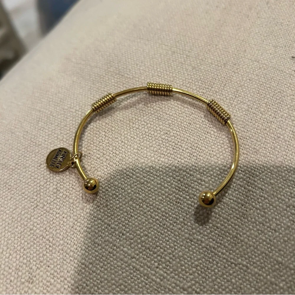 Kinsley Armelle Jessa Bracelet - Picture 7 of 8